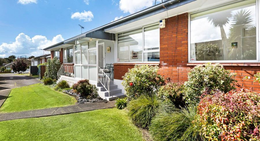  at 4/24 Tawhiri Road, One Tree Hill, Auckland
