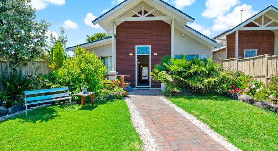  at 5 Woodbank Drive, Glen Eden, Auckland