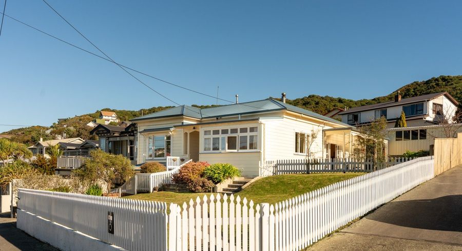  at 42 Eden Street, Island Bay, Wellington