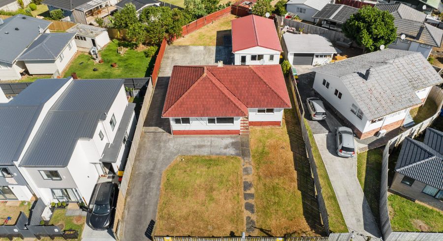  at 4 Clutha Crescent, Clover Park, Auckland