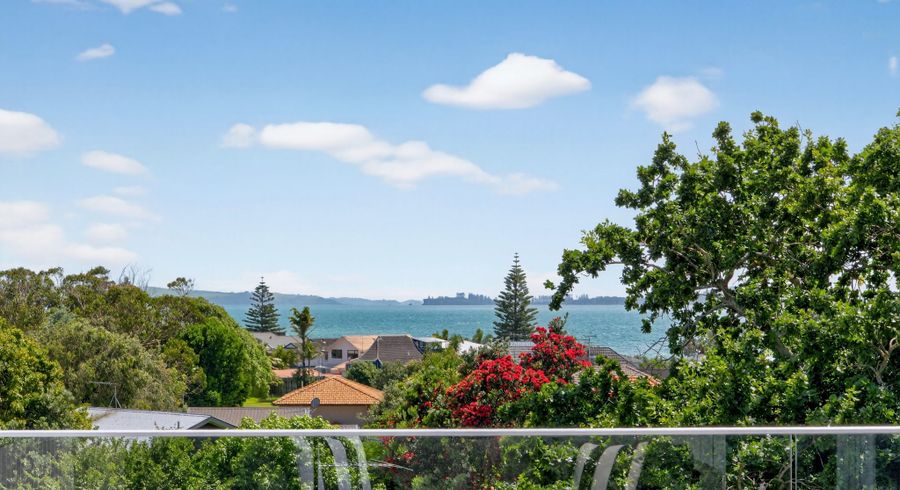  at 20B Oakwood Grove, Eastern Beach, Manukau City, Auckland