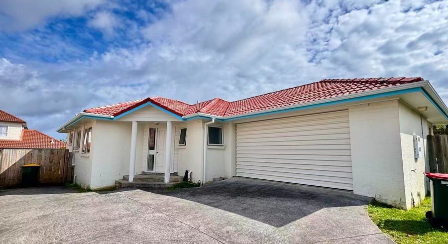  at 2/7 West Fairway, Golflands, Manukau City, Auckland