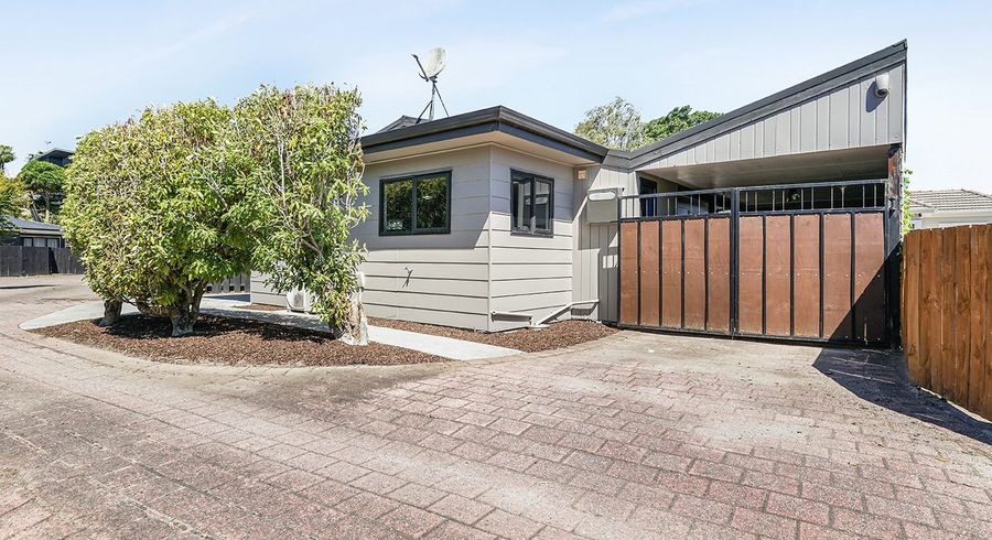  at 2/42 Graham Street, Hamilton East, Hamilton