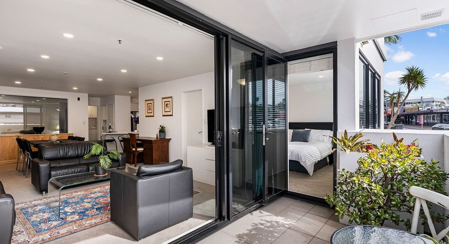  at Takapuna, North Shore City, Auckland