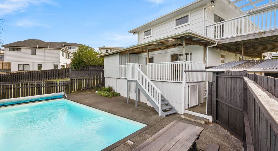  at 34 Cyclarama Crescent, Massey, Waitakere City, Auckland