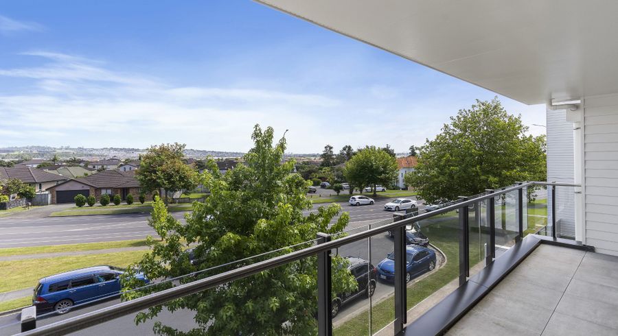  at 9/130 Stancombe Road, Flat Bush, Auckland