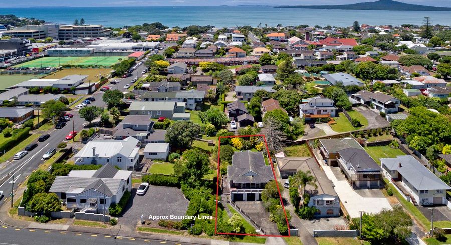  at 4 Burns Avenue, Takapuna, Auckland