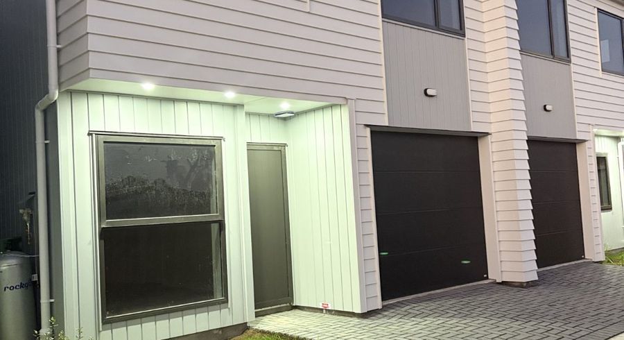  at 2/163 Bradbury road, Botany Downs, Manukau City, Auckland