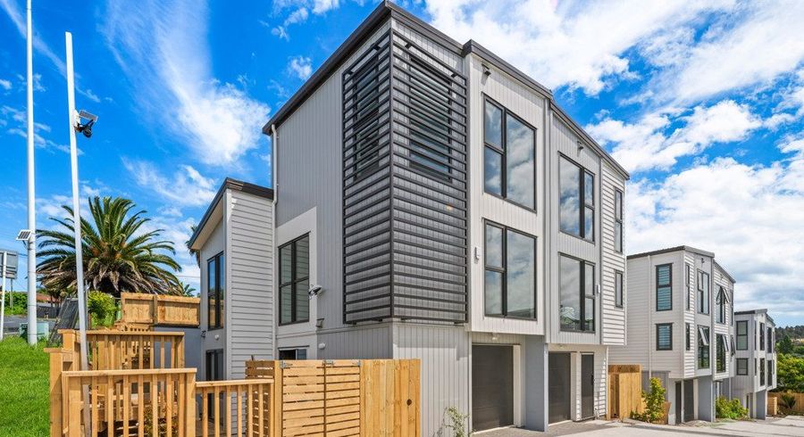  at 1/1088 Beach Road, Torbay, North Shore City, Auckland