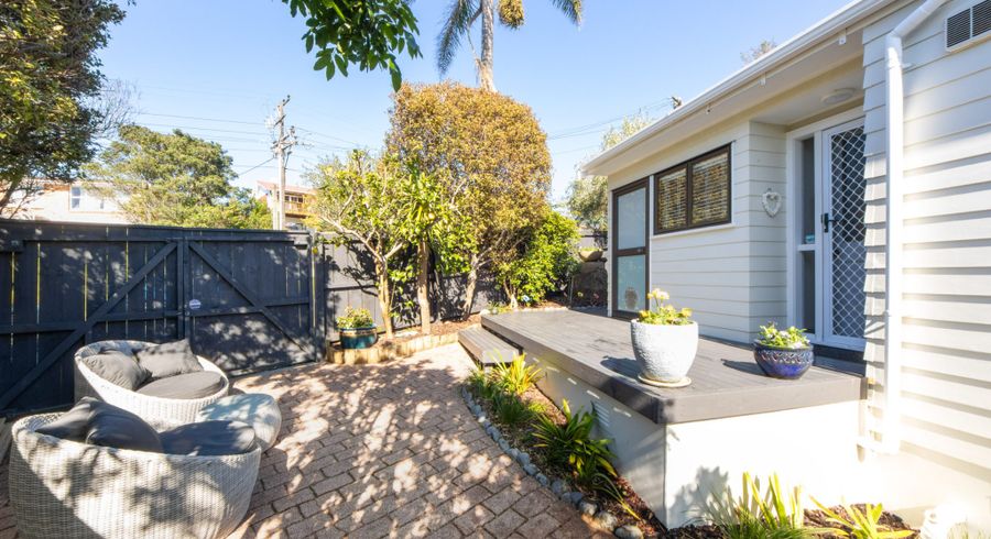  at 1/7 Barron Drive, Green Bay, Auckland