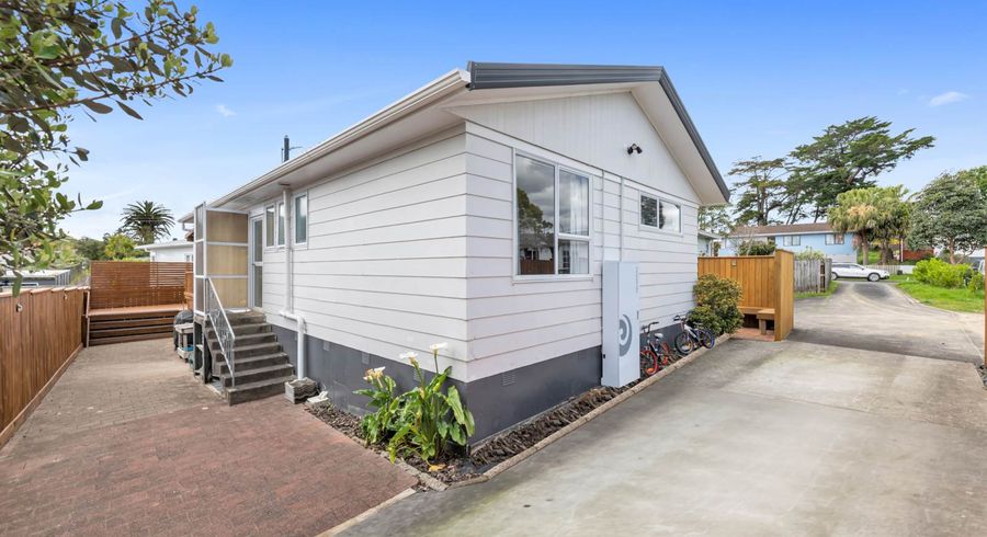  at 2/84 Luanda Drive, Ranui, Auckland