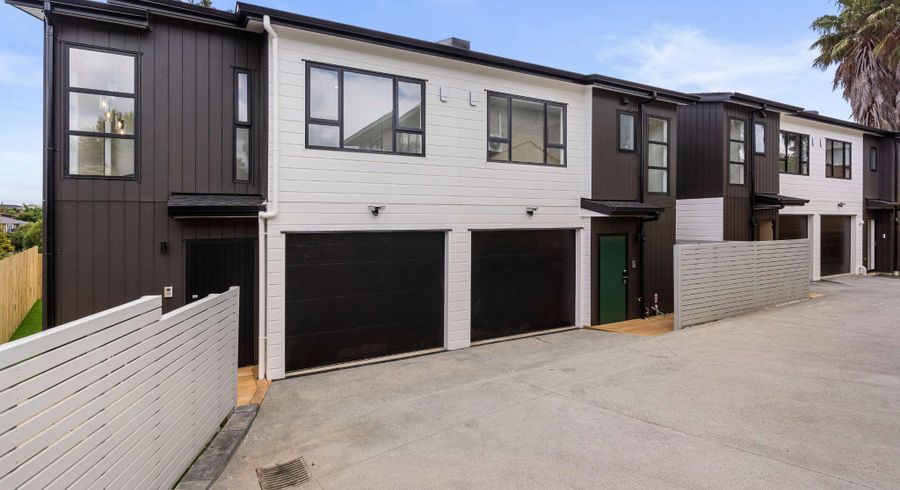  at 33D Patons Road, Howick, Auckland
