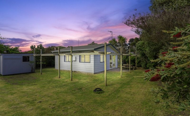  at 8 Sand Dune Grove, Waikawa Beach, Manakau