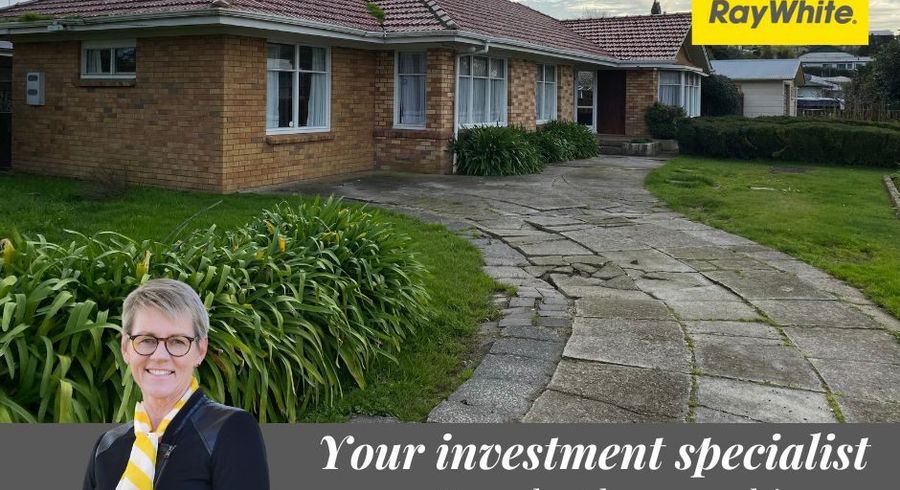  at 1 Heather Place, Melville, Hamilton