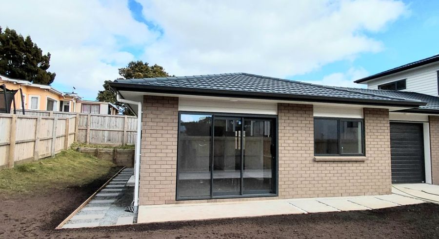  at 383b West Coast road, Glen Eden, Waitakere City, Auckland