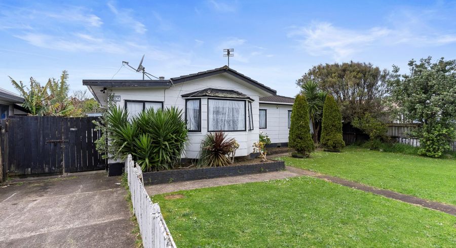  at 127 Maplesden Drive, Clendon Park, Auckland