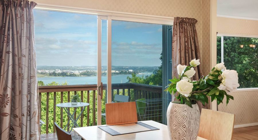  at 37 Hadfield Street, Beach Haven, Auckland