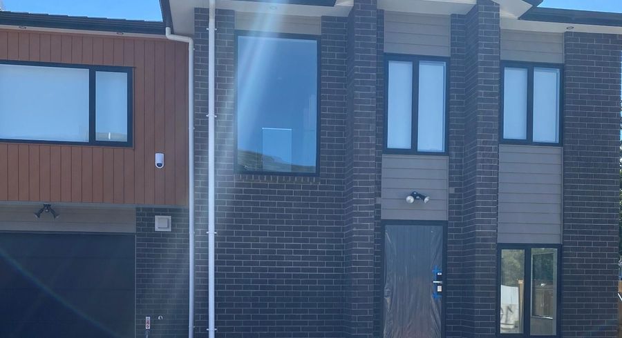  at 1/14 Goldnib place, Randwick Park, Manukau City, Auckland