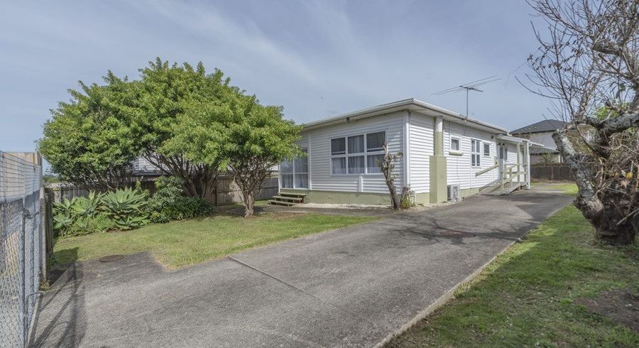  at 18 Lane Road, Weymouth, Auckland