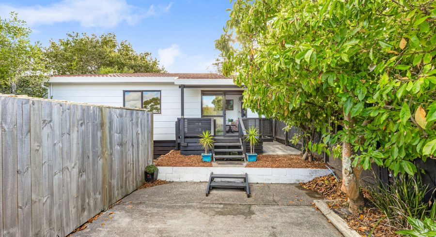  at 1/6 Peterhouse Place, West Harbour, Auckland