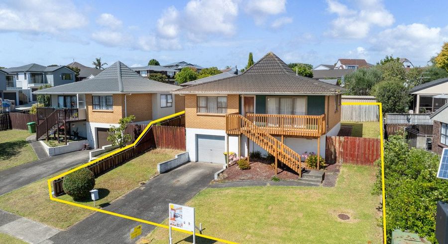  at 2/27 Galloway Crescent, Farm Cove, Auckland