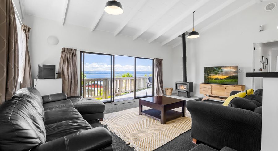  at 1/17 Besley Place, Acacia Bay, Taupō