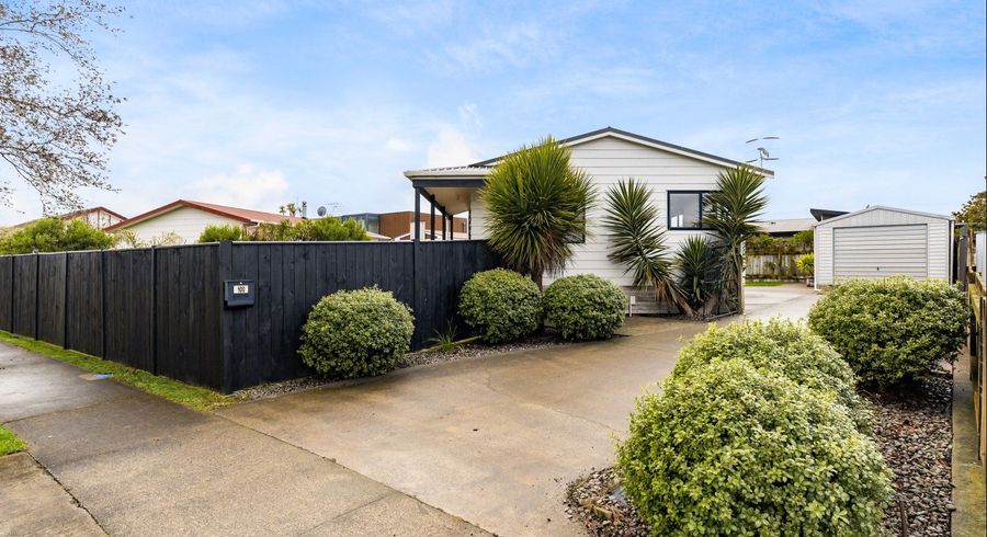  at 100 Hillcrest Drive, Kelvin Grove, Palmerston North