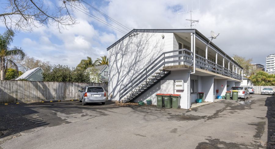 at 2/7 Opoia Road, Hamilton East, Hamilton