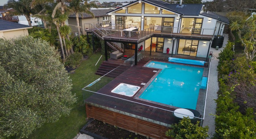  at 12 Hyde Road, Rothesay Bay, North Shore City, Auckland