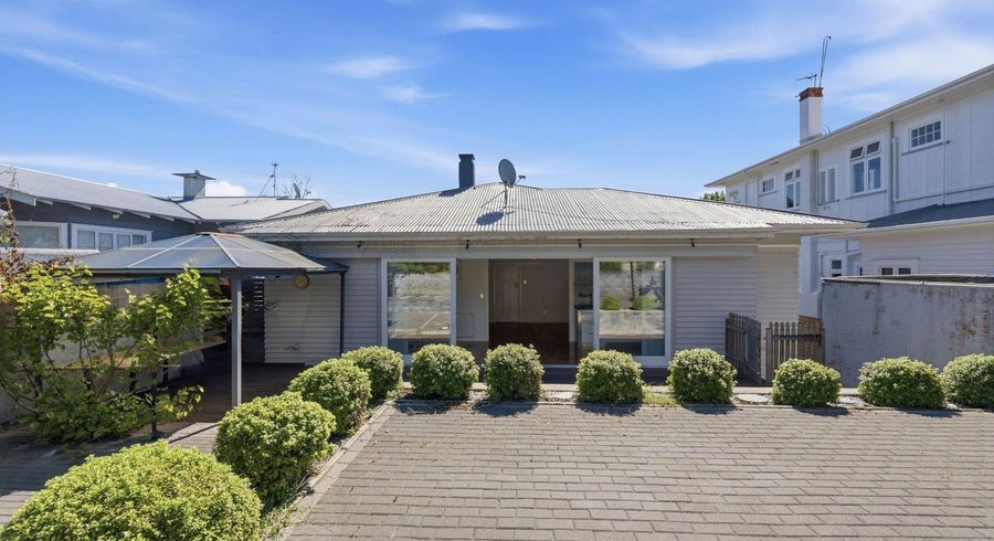  at 4 Woodford Road, Mount Eden, Auckland City, Auckland