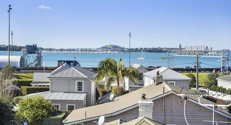  at 6 Beach Road, Northcote Point, North Shore City, Auckland