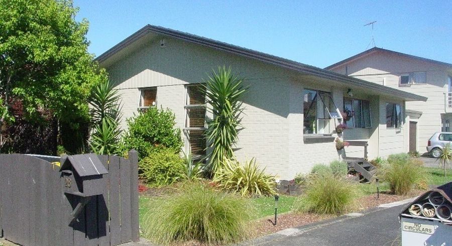  at 1/28 Bramley Drive, Farm Cove, Manukau City, Auckland
