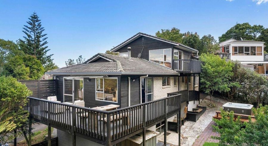  at 10 Shona Place, Henderson, Waitakere City, Auckland