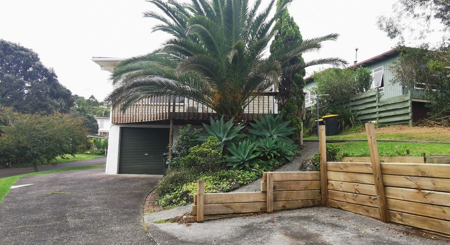  at 1/76 Ravenwood Drive, Forrest Hill, North Shore City, Auckland