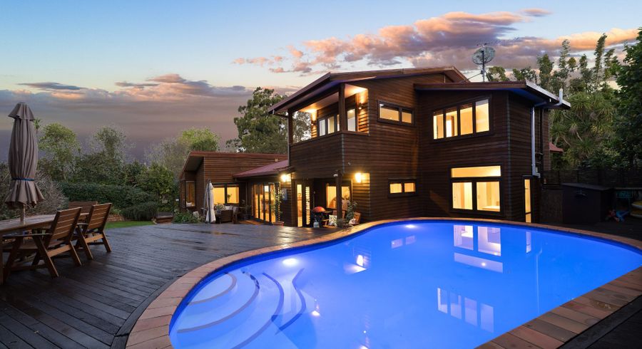  at 37 Kiteroa Terrace, Rothesay Bay, Auckland