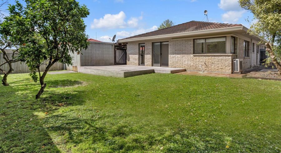  at 2/125 Pigeon Mountain Road, Half Moon Bay, Auckland