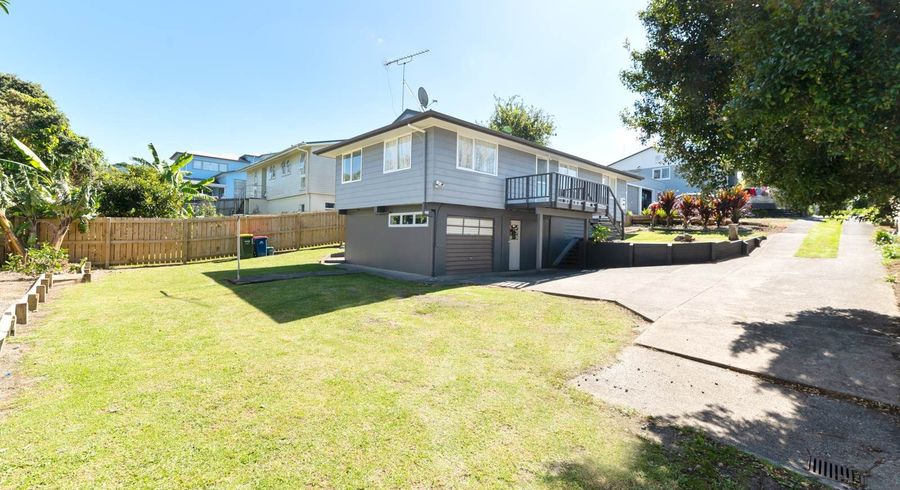  at 2/21 Lancaster Road, Beach Haven, North Shore City, Auckland