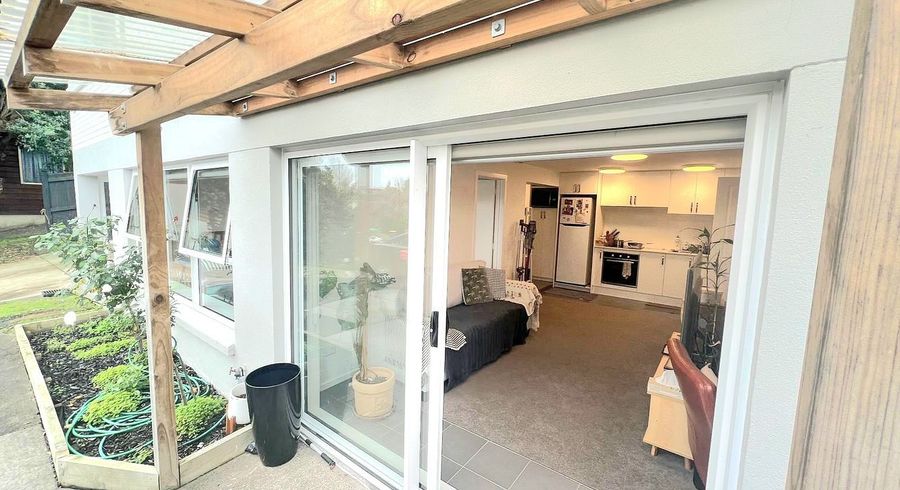  at 1/6 Brunton Place, Glenfield, North Shore City, Auckland