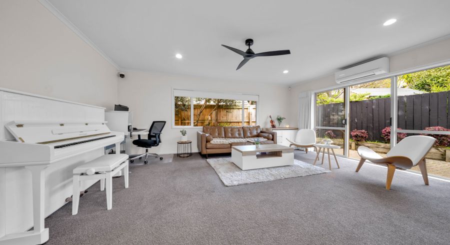  at 2/13 Fratley Avenue, Farm Cove, Manukau City, Auckland