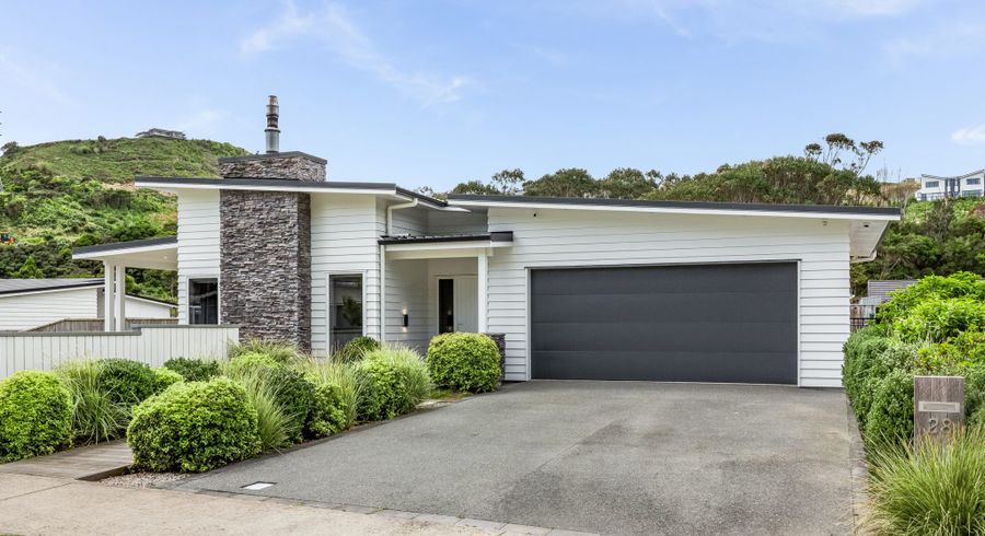  at 28 Banks Boulevard, Whitby, Porirua