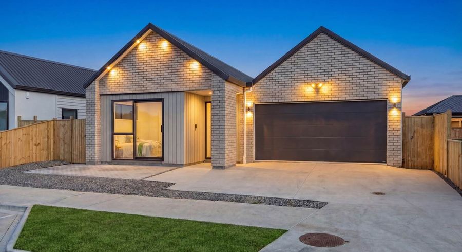  at 16 Putahi Crescent, Opaheke, Papakura, Auckland