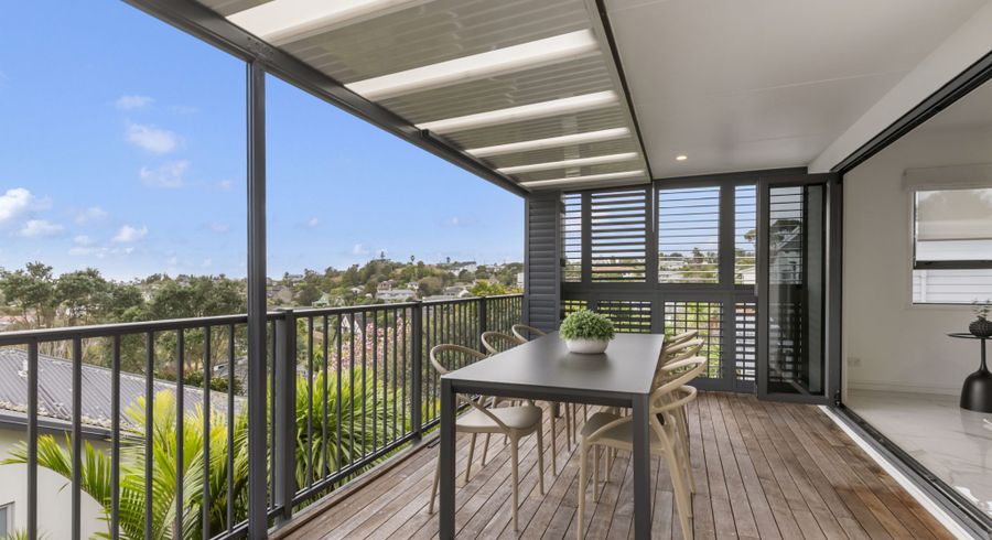  at 589e East Coast Road, Browns Bay, North Shore City, Auckland