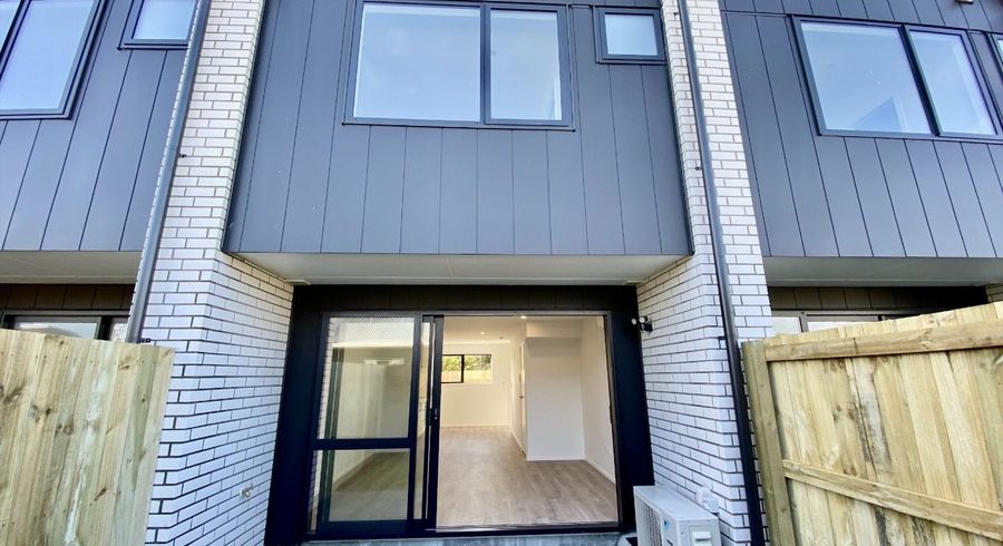 at 5/12 Enderby Drive , Te Atatu Peninsula, Waitakere City, Auckland