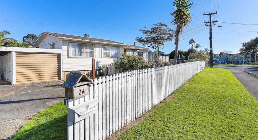  at 1/2 Barron Drive, Green Bay, Waitakere City, Auckland