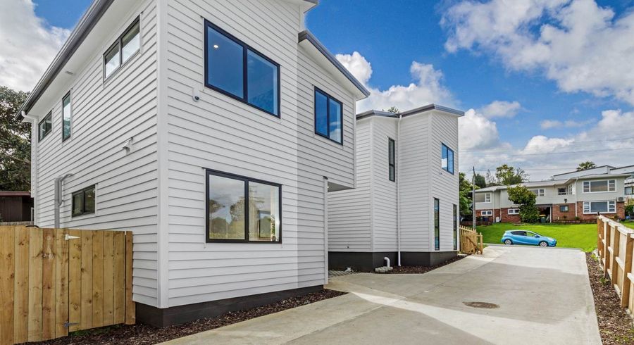  at 2/58 Sylvan Crescent, Te Atatu South, Waitakere City, Auckland