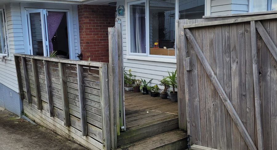  at 76 Willerton Street, New Lynn, Waitakere City, Auckland