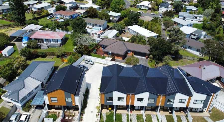  at 4/24 Tara Road, Henderson, Waitakere City, Auckland