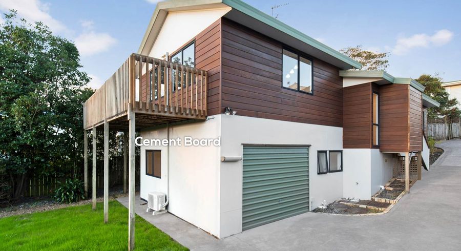  at 2/822 East Coast Road, Oteha, Auckland