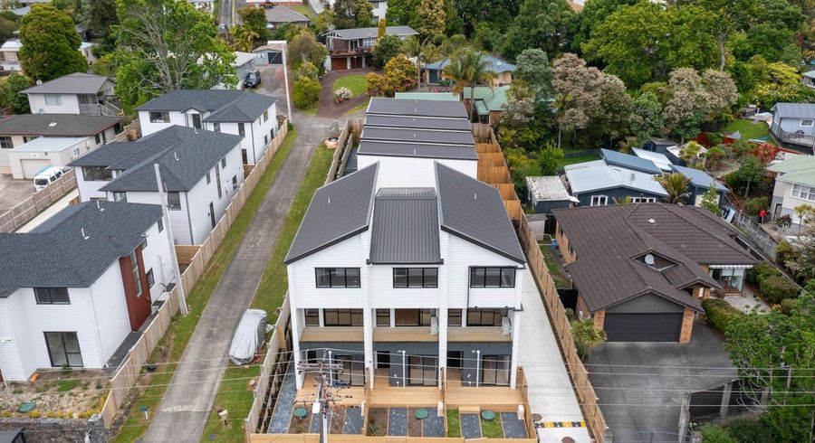  at 2/94 Godley Road, Green Bay, Waitakere City, Auckland