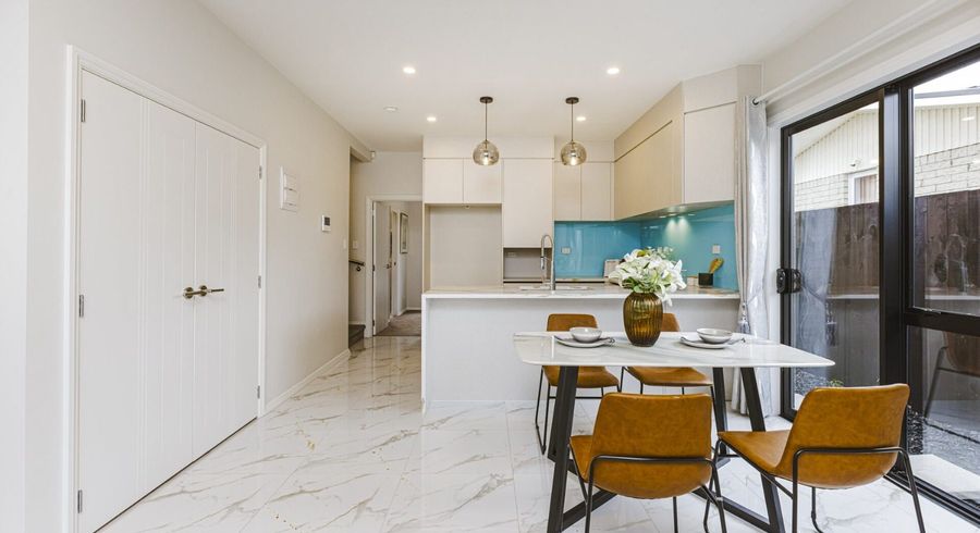  at 2/1 Tennessee Avenue, Mangere East, Manukau City, Auckland